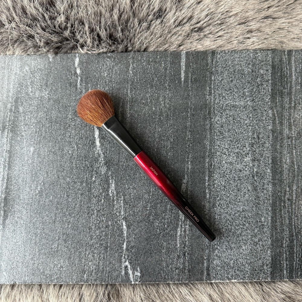 Sonia G Cheek Pro brush